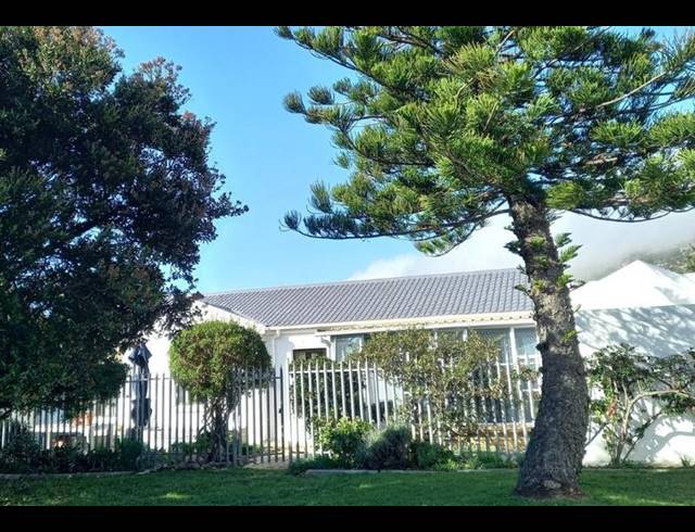 3 BEDROOM HOUSE FOR SALE IN FISH HOEK